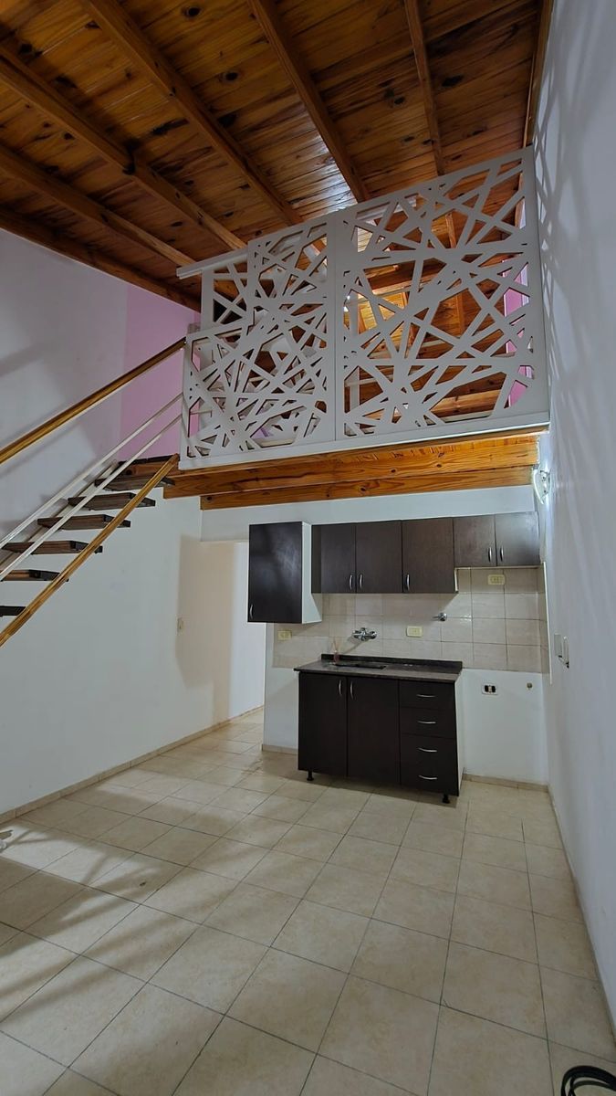 Excelente departamento 2 ambientes con altillo en el centro de San Miguel