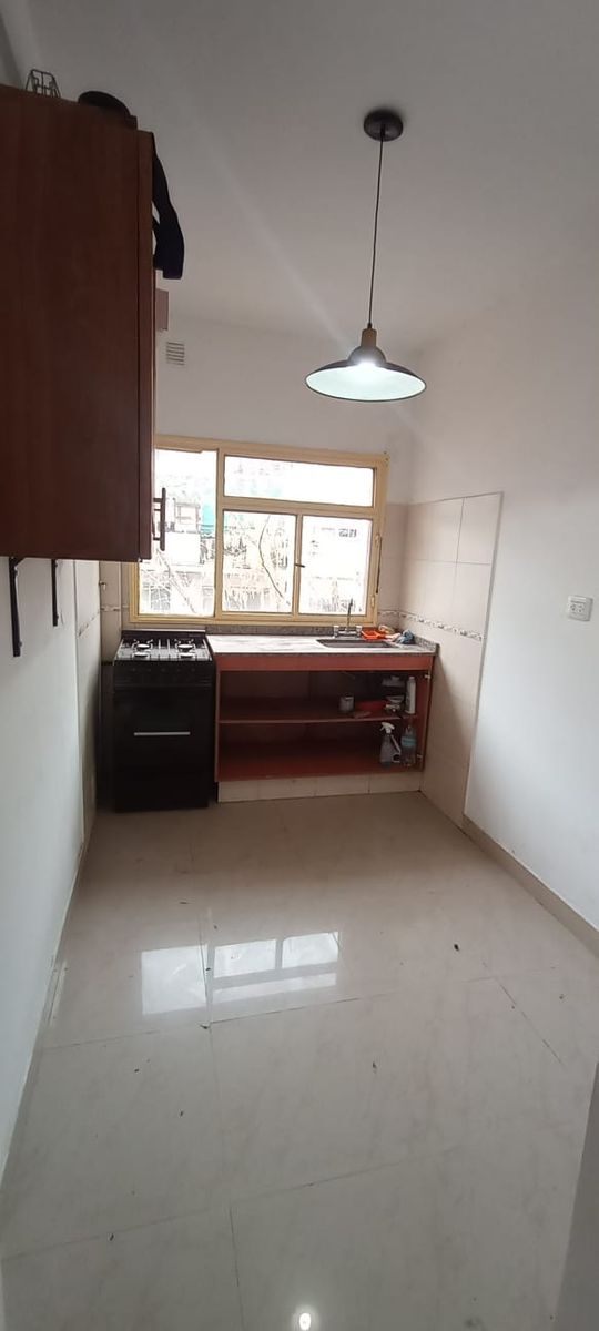 Venta de luminoso departamento de 3 ambientes al contrafrente en excelente ubicación de Ciudad Jardín