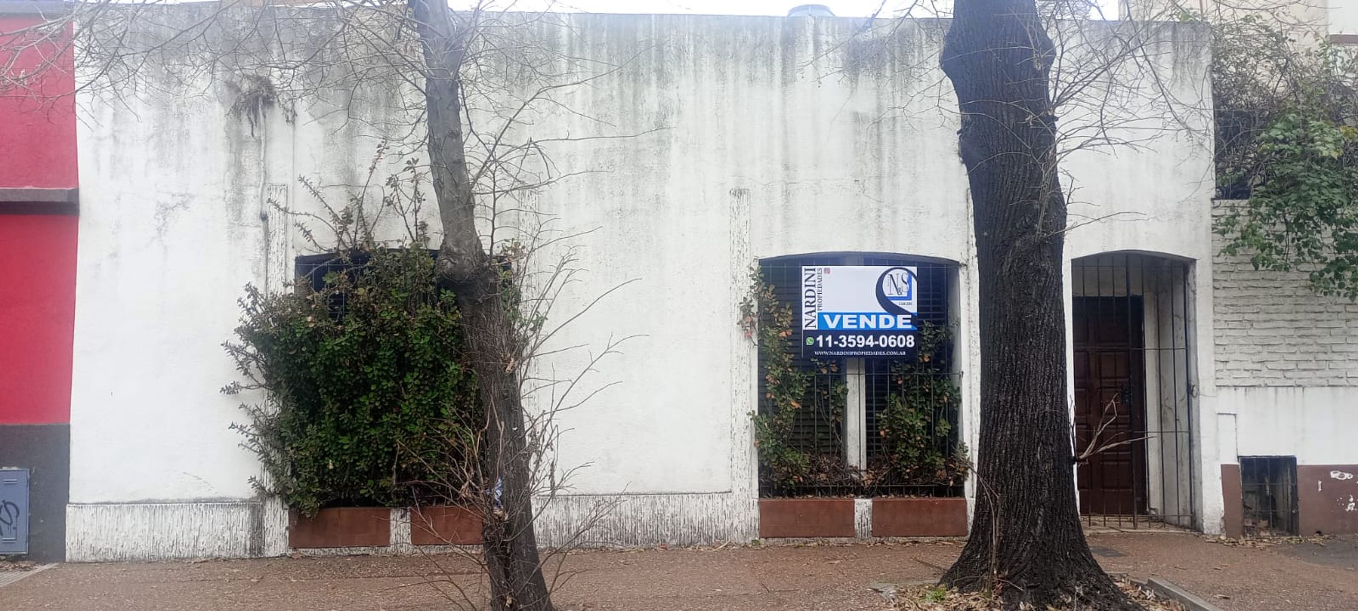 Venta de funcional casa con terraza libre, patio y escritorio