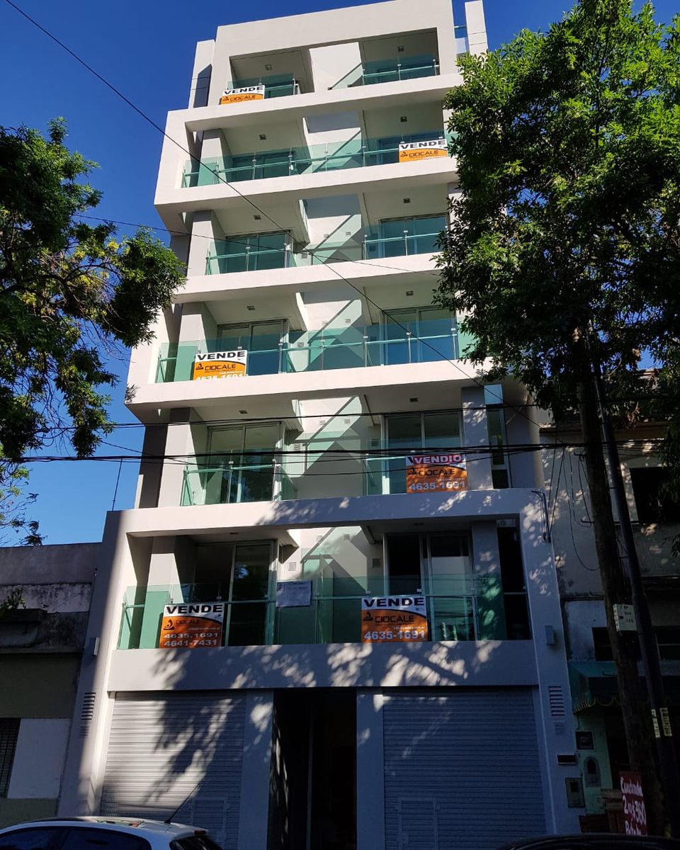 SEMIPISO 2 AMB AL FRENTE  EXCELENTE UBICACIÓN Y ESTADO