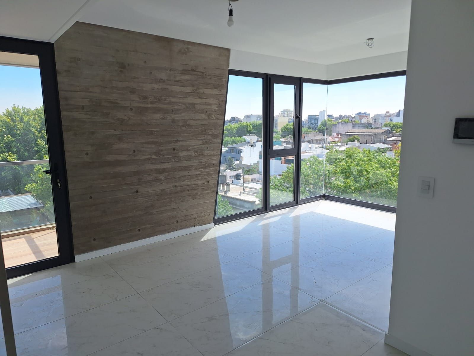 3 AMB CON AMPLIOS BALCONES 73 M2 APROX