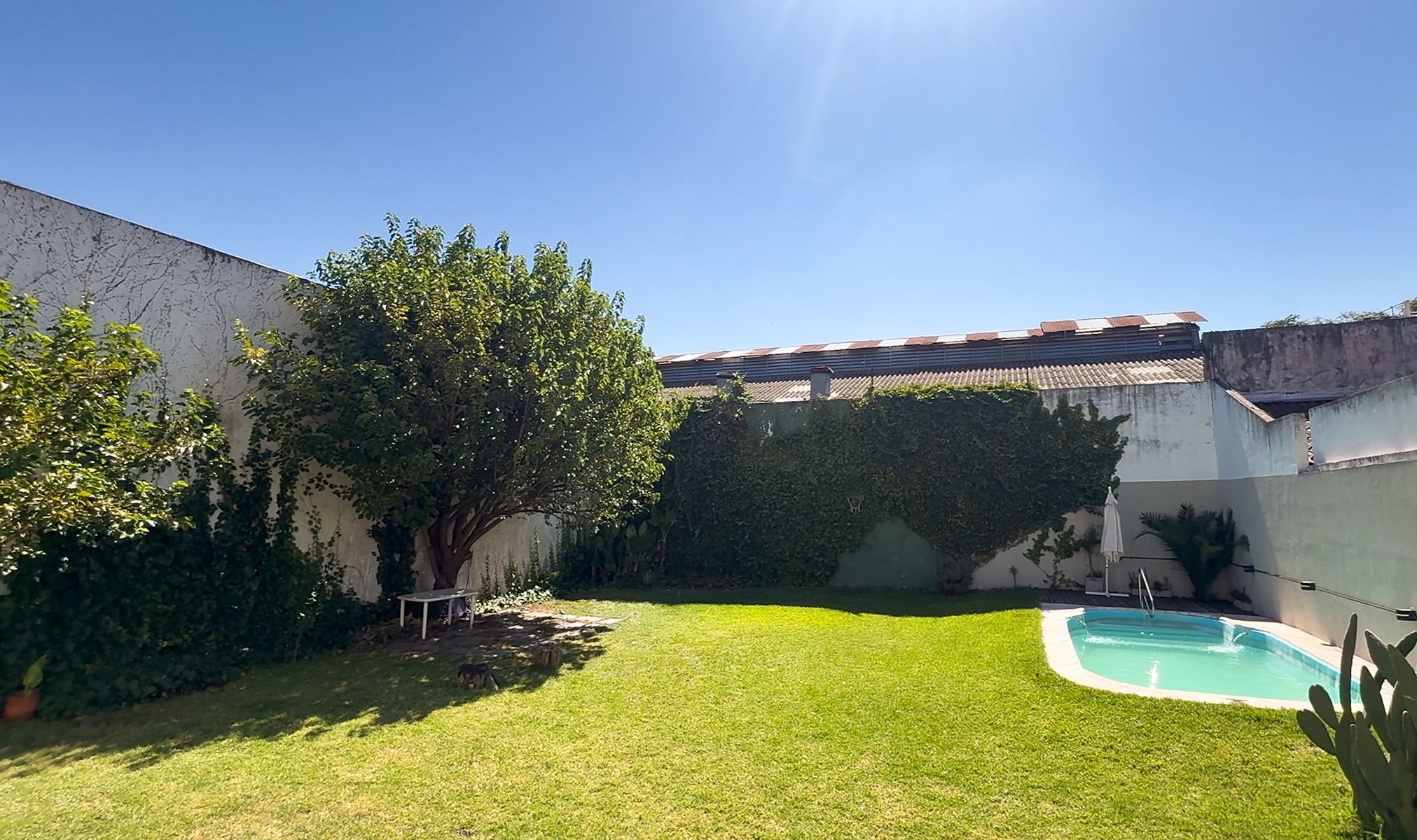 CASA CON GRAN JARDIN Y PISCINA 5 DORMITORIOS , 4 COCHERAS