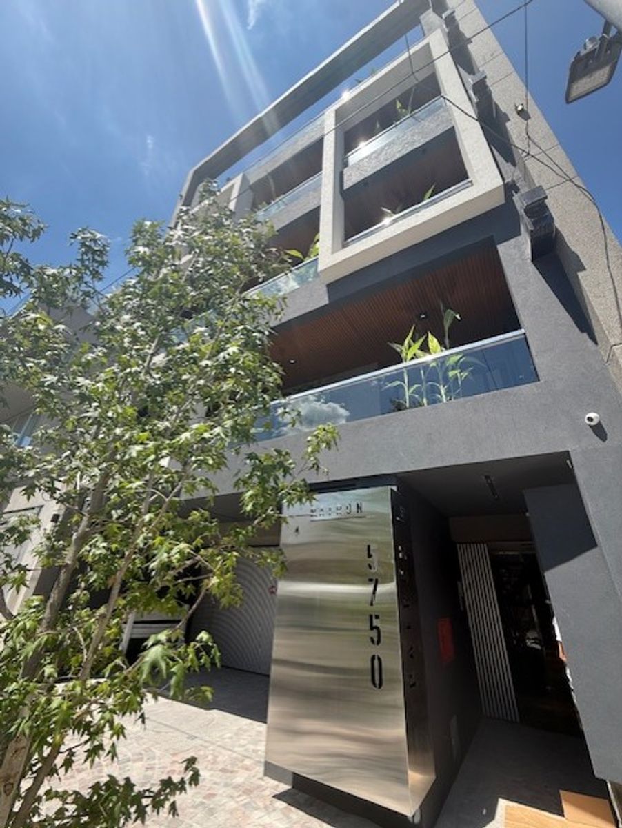 3 amb Balcon terraza , 2 hab, 2 baños completos , parrilla