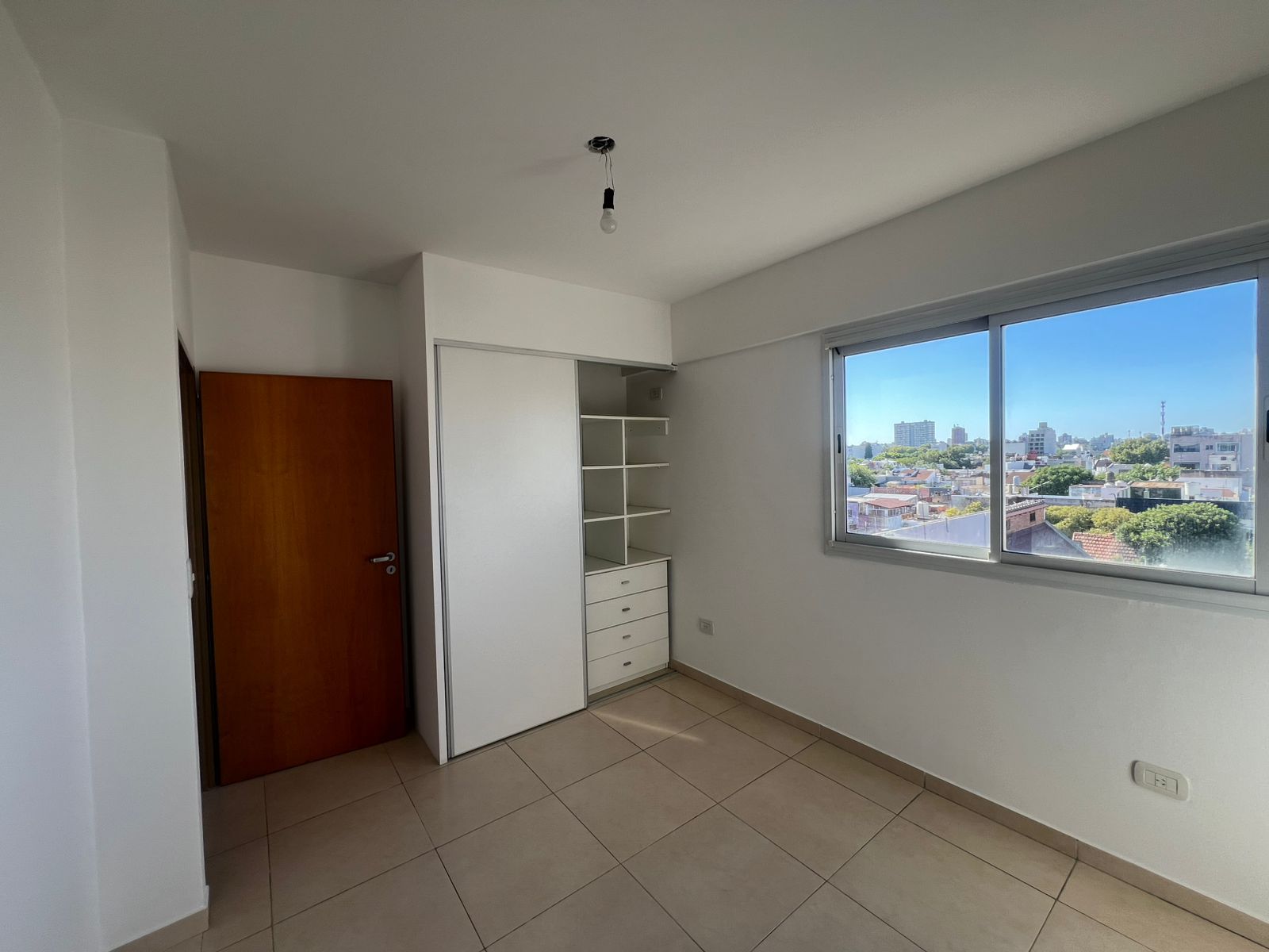 2 AMBIENTES, MUY LUMINOSO, AL FRENTE