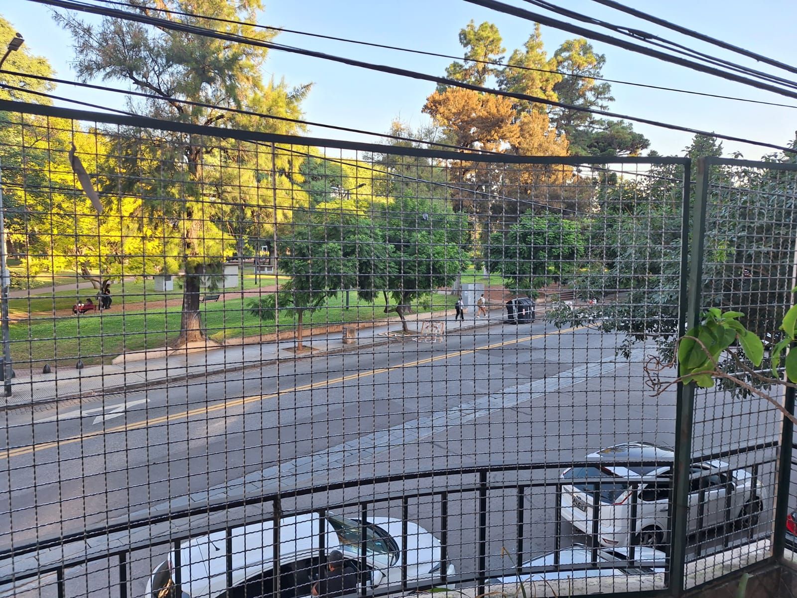 PISO DE 4 AMBIENTES FRENTE AL PARQUE, PRIMER PISO POR ESCALERA, 128 M2 TOTALES