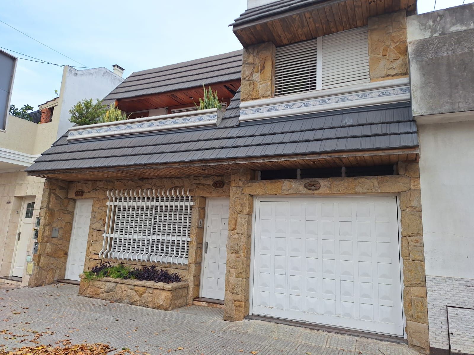 CASA PARA 2 FAMILIAS, 2 ENTRADAS INDIVIDUALES