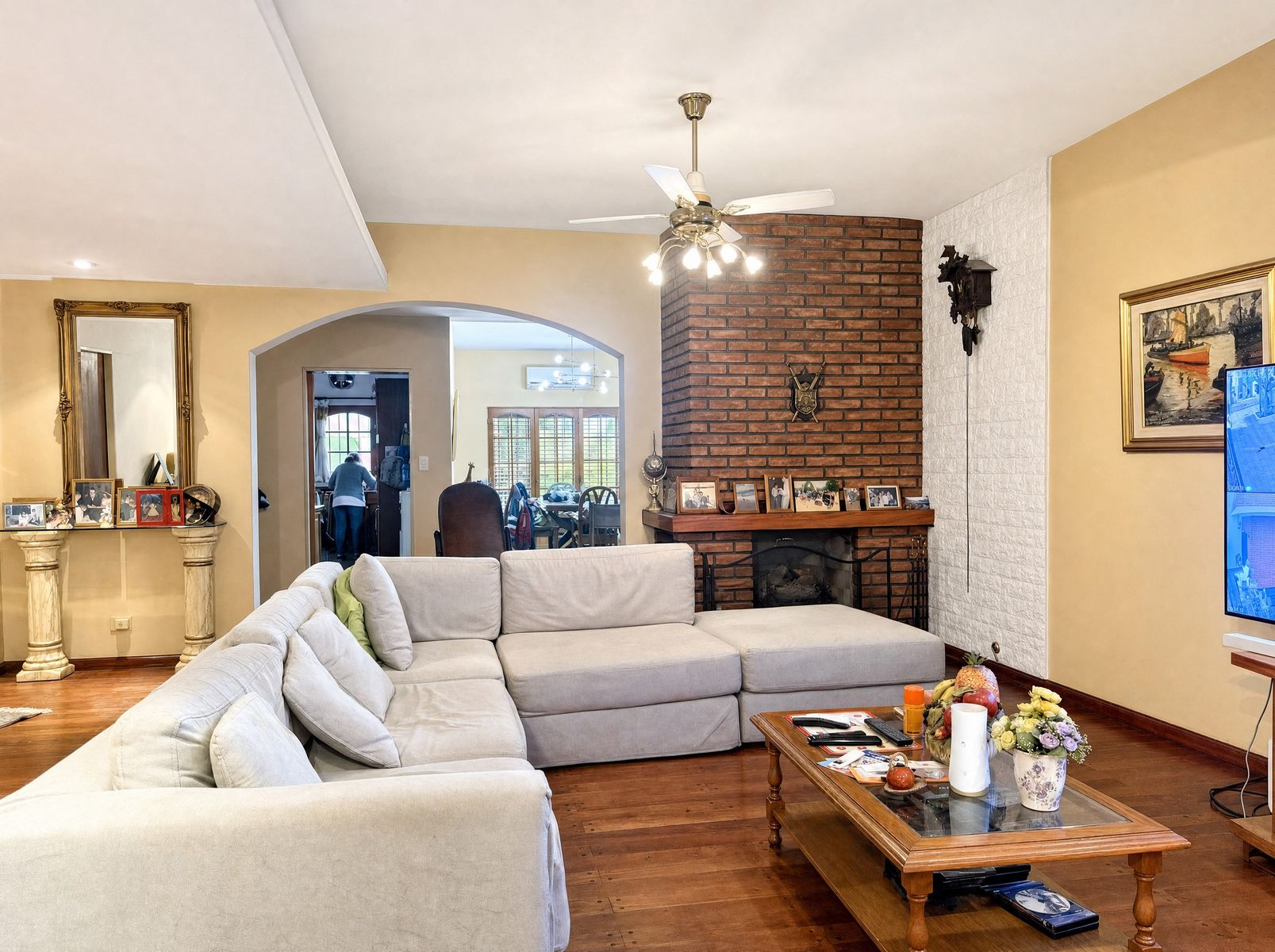 Casa 5 ambientes con garage, pileta y quincho