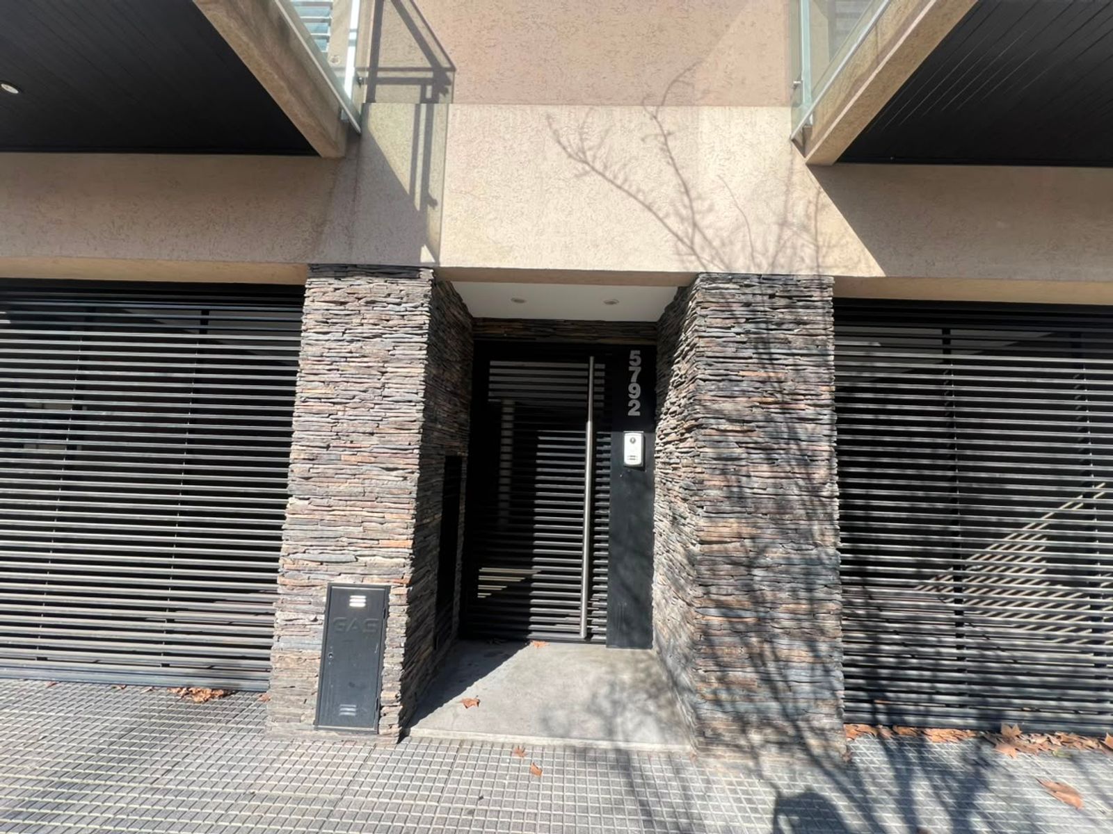 PH 3 AMB, CON COCHERA Y PARRILLA