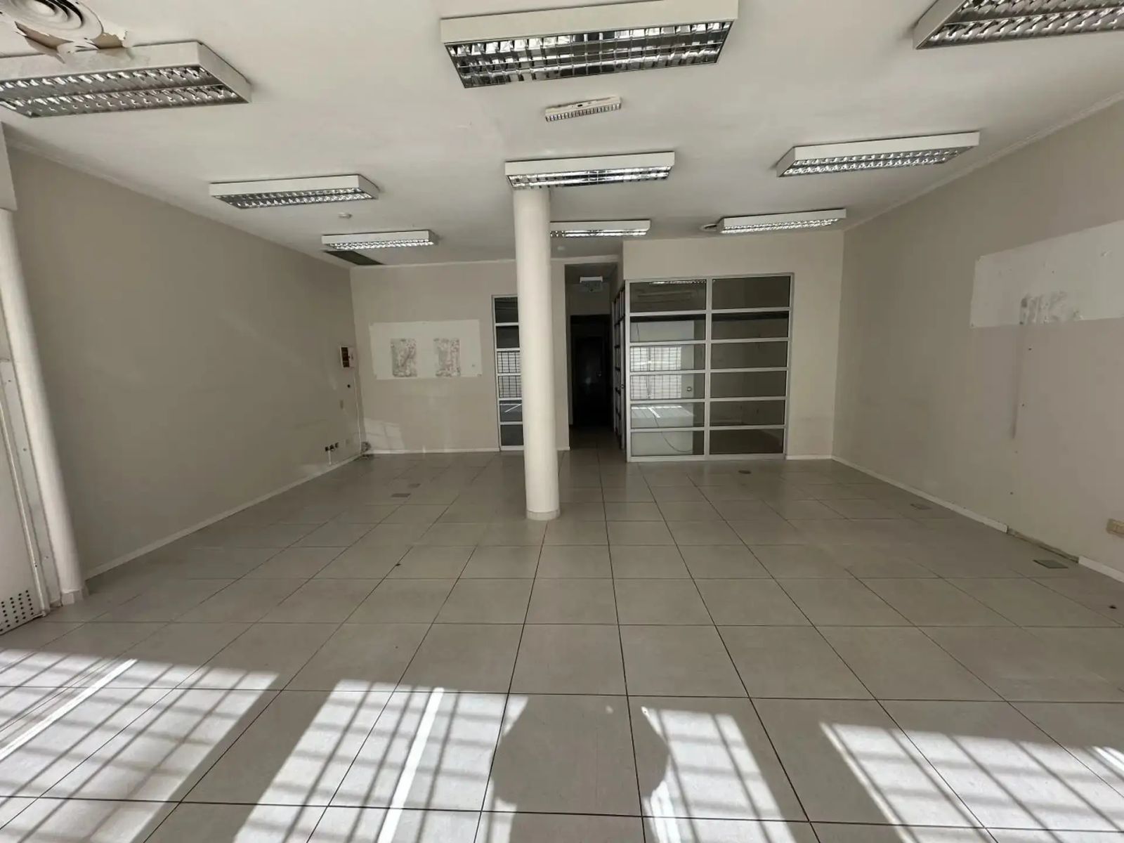 LOCAL 136 M2 IMPECABLE CENTRO COMERCIAL LINIERS