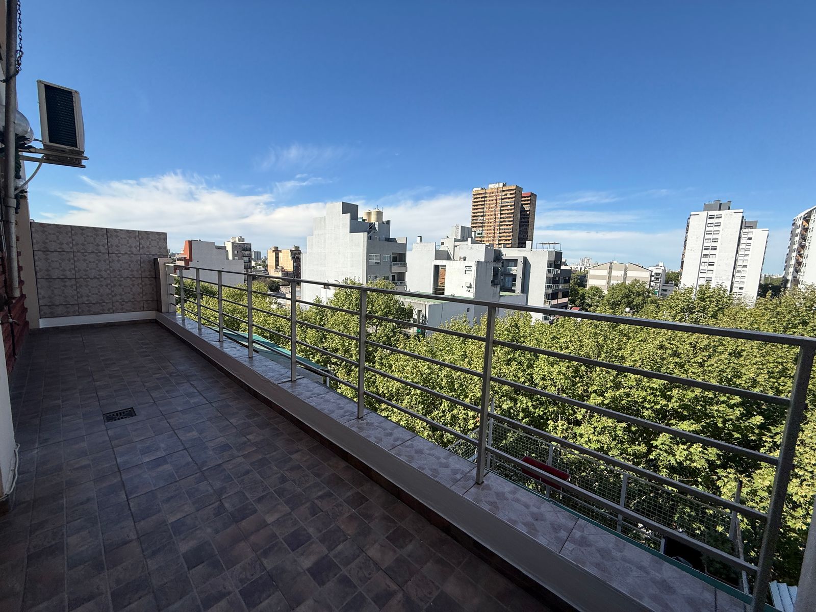 2 AMB CON COCHERA CUBIERTA, COCINA IND, GRAN BALCON AL FRENTE , A NUEVO