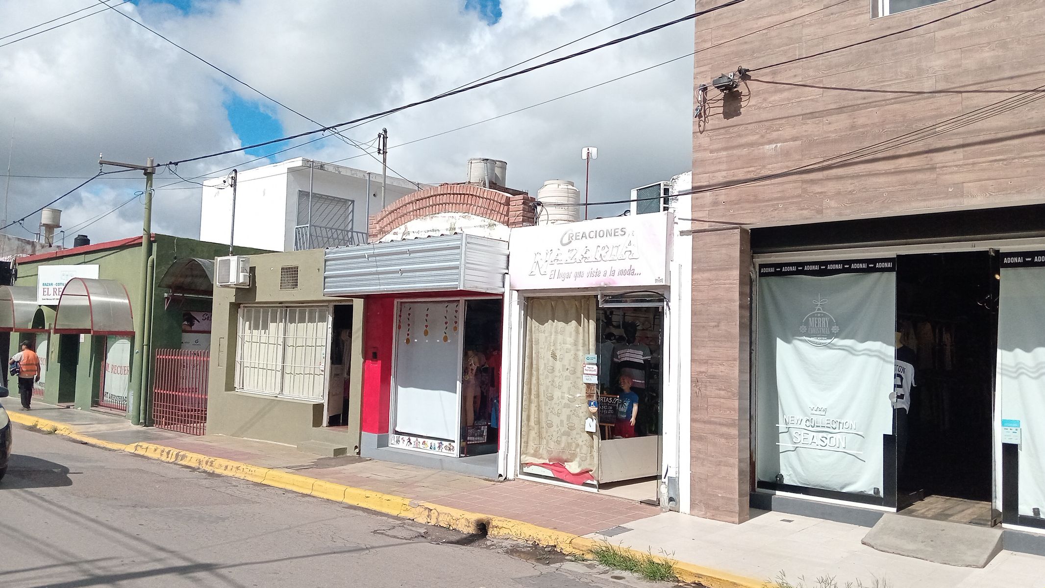 DOS LOCALES COMERCIALES B° CENTRO - VILLA DEMERLO,CORONELMERCAU-EXCELENTE UBICACION- A 1 CUADRA DE LA PLAZAPRINCIPAL - EN VENTA