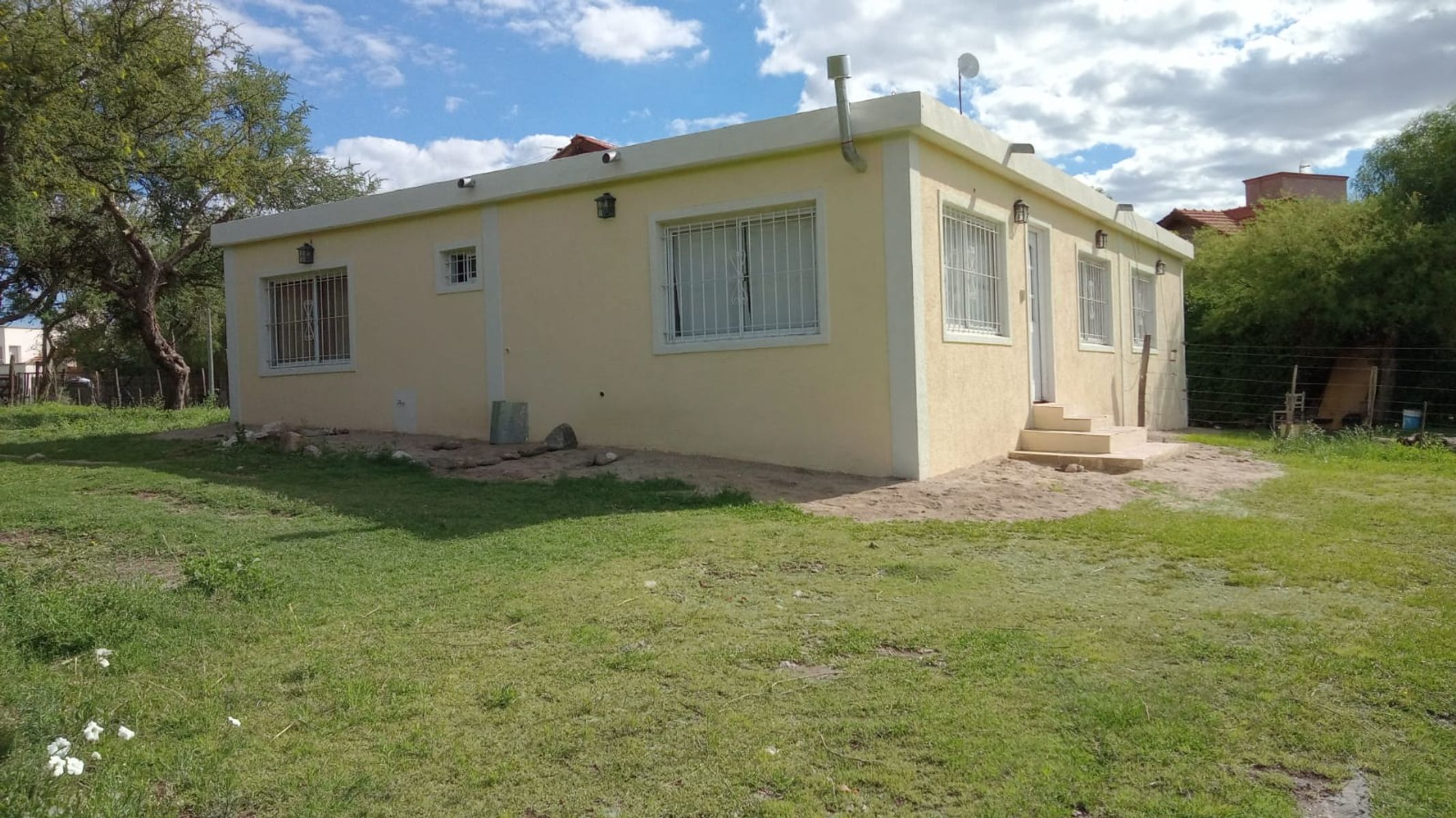 CASA EN ALQUILER PERMANENTE, 3 DORM - PROXIMO AV. DOS VENADOS - VILLA DEMERLO