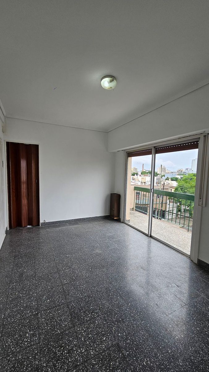 Departamento 2 ambientes con cocina separada al frente con expensas bajas