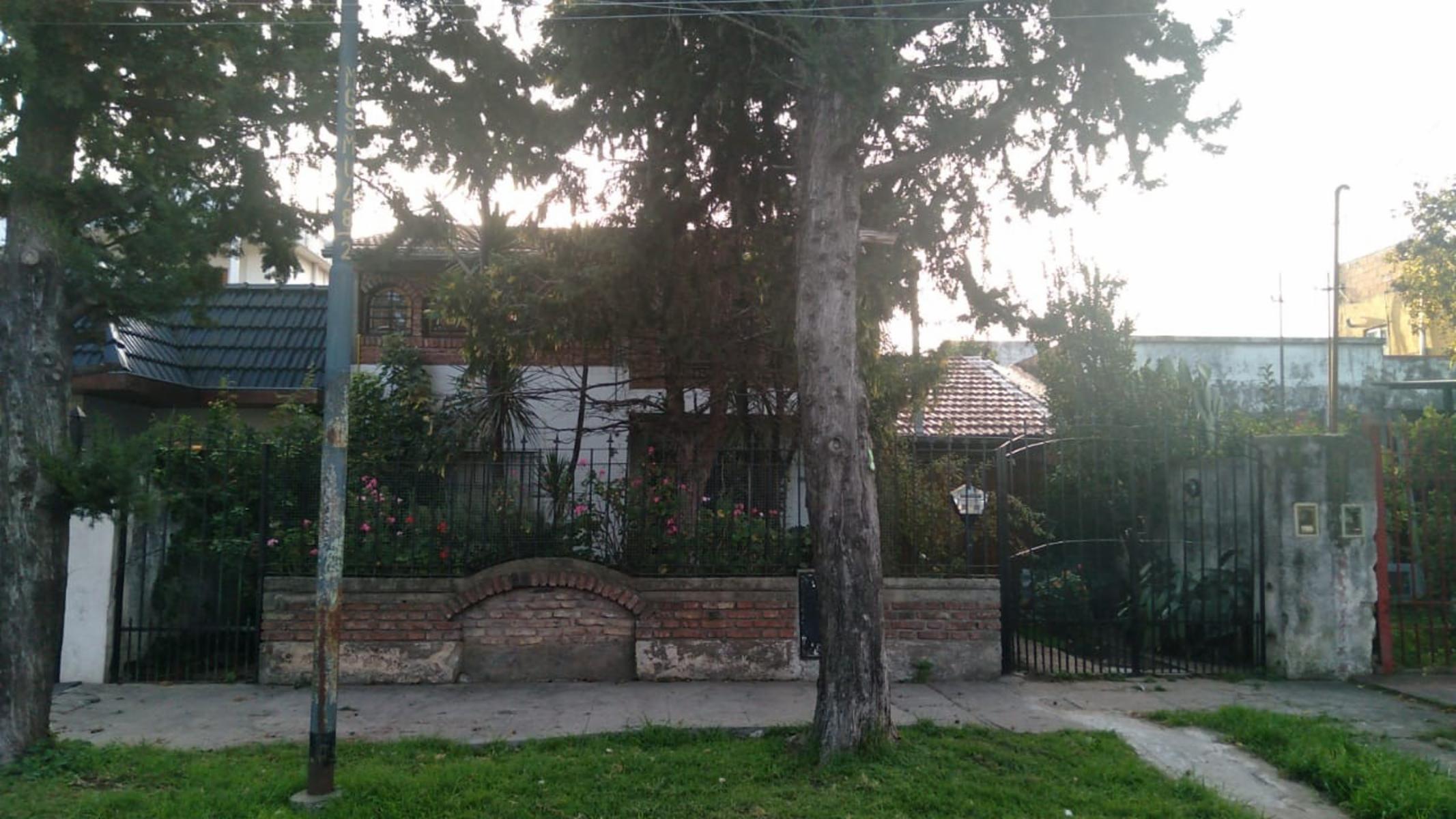 EXCELENTE PROPIEDAD 5 AMBIENTES