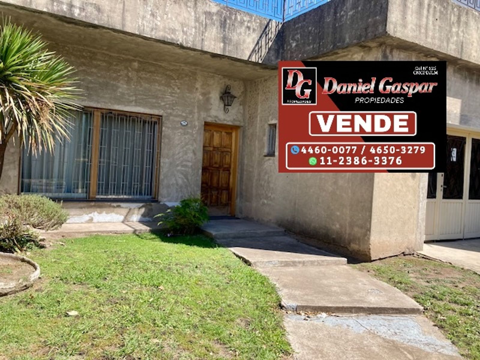 VENTA - CASA 4 AMBIENTES EN LOTE PROPIO - 330 M2 TOTALES