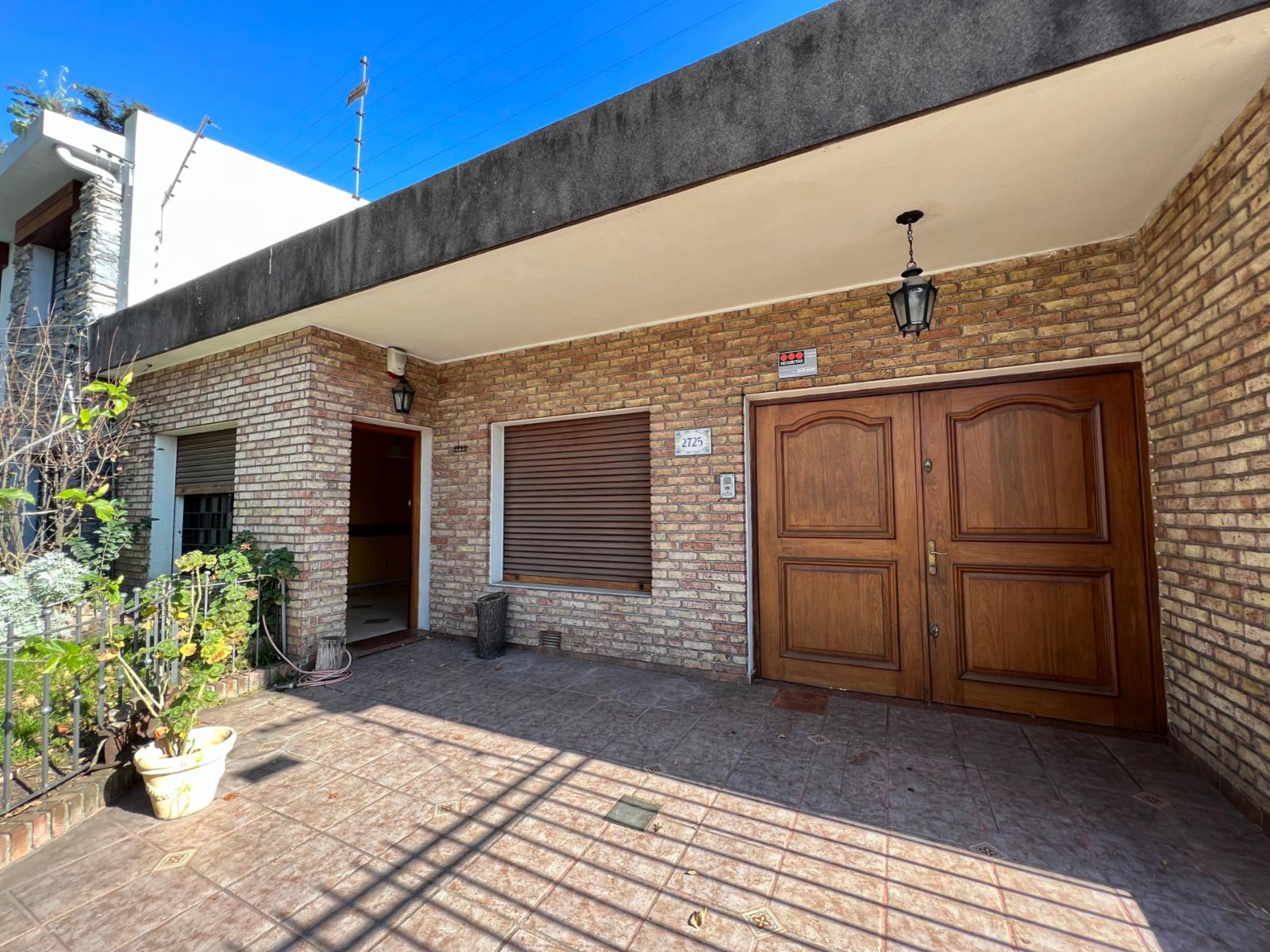 Venta Amplia Casa 4 Dorm 3 Baños Garage 5 Autos Parrillero Bello Y Reboratti - La Blanqueada
