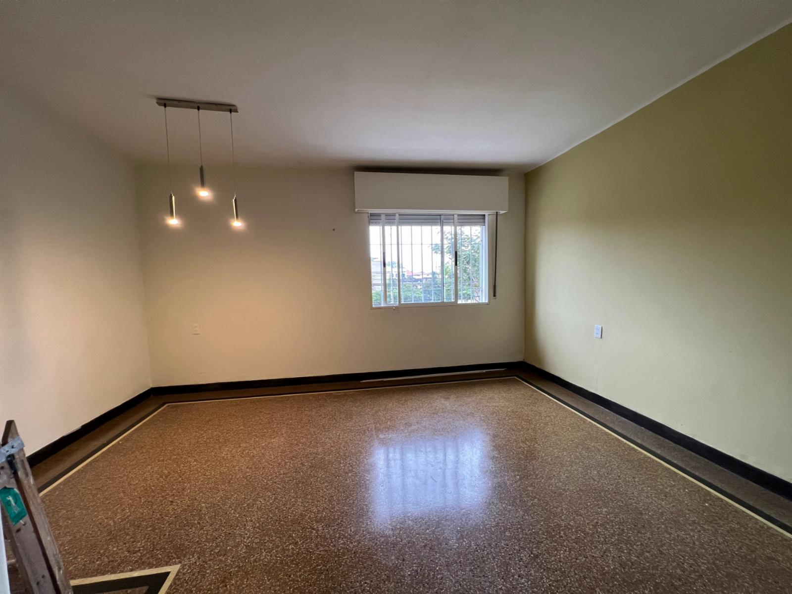 Comoda Segura y Luminosa Casa 3 Dormitorios con Barbacoa sobre Br Artigas y Suarez