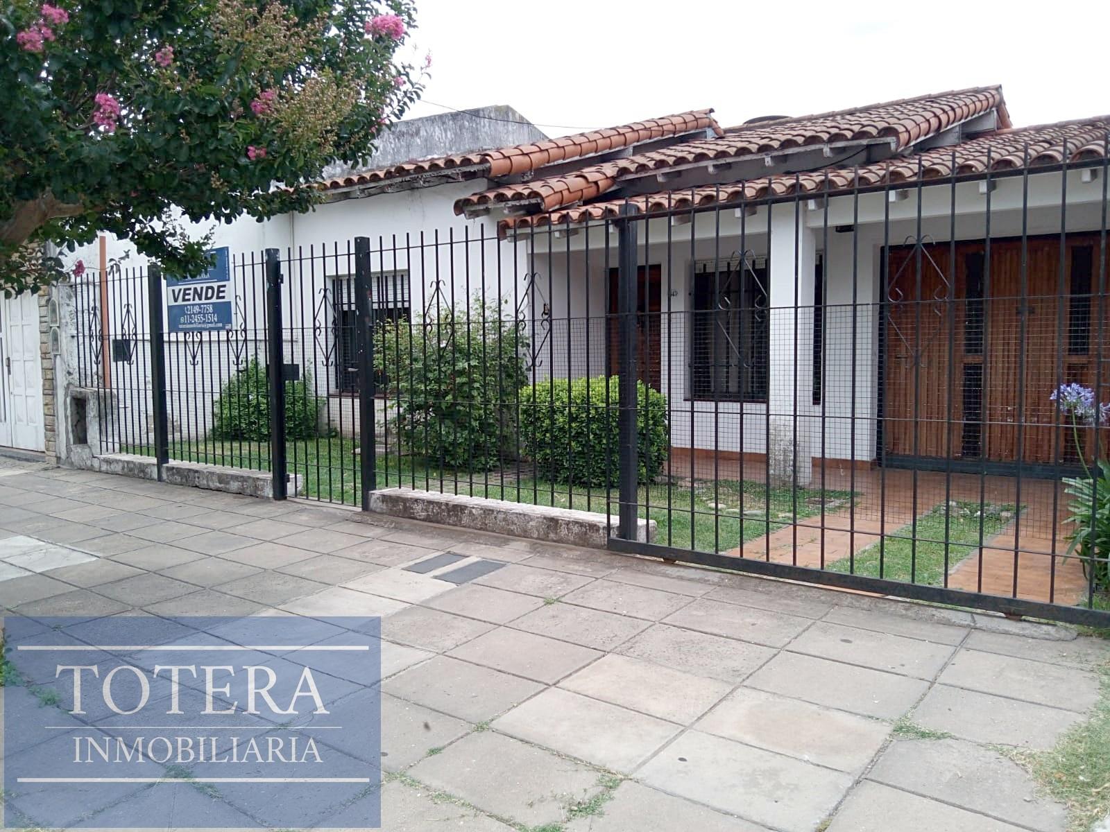 Chalet 4 ambientes con fondo