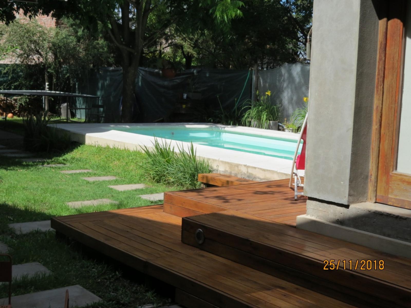 EXCELENTE CASA EN FUNES. 2 DORMITORIOS. PISCINA. QUINCHO. COCHERA.