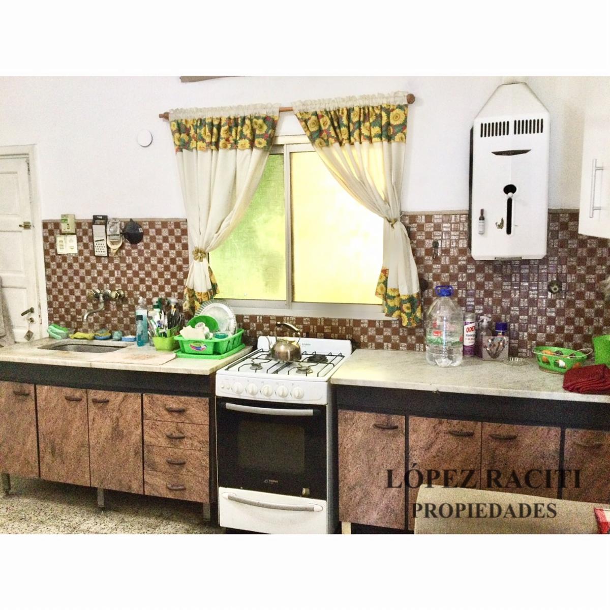 CASA 3 AMB. CON GARAGE Y LOCAL LANÚS OESTE, A MTS DE LA AV. SAN MARTÍN