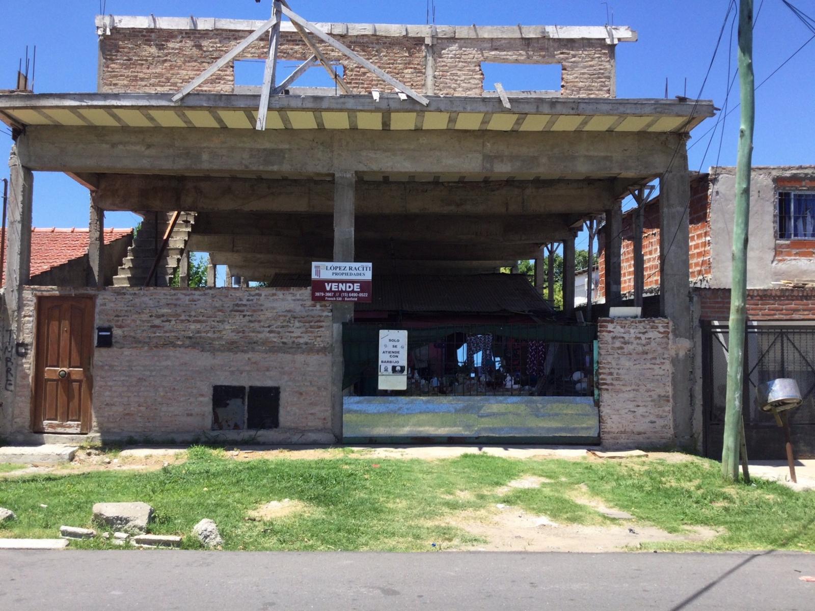 CASAS (2) Y LOSA SOBRE TERRENO DE 10 X 40 EN LOMAS DE ZAMORA, ZONA SANTA RITA