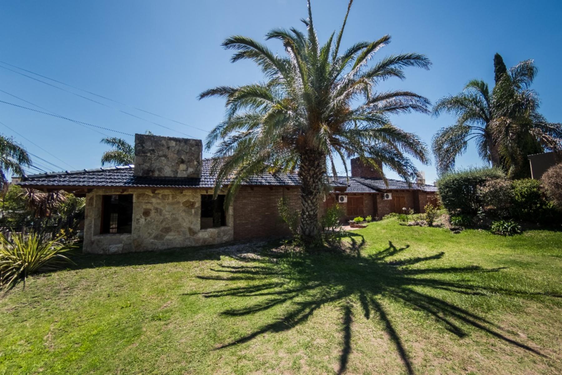 ESPECTACULAR CASA DE 4 DORM C/ PILETA EN EXCELENTE ZONA DE CARLOS PAZ