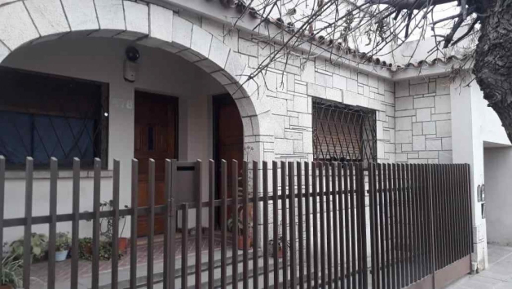 OPORTUNIDAD VENDO CASA DE DOS DORM. EN ALTO ALBERDI.