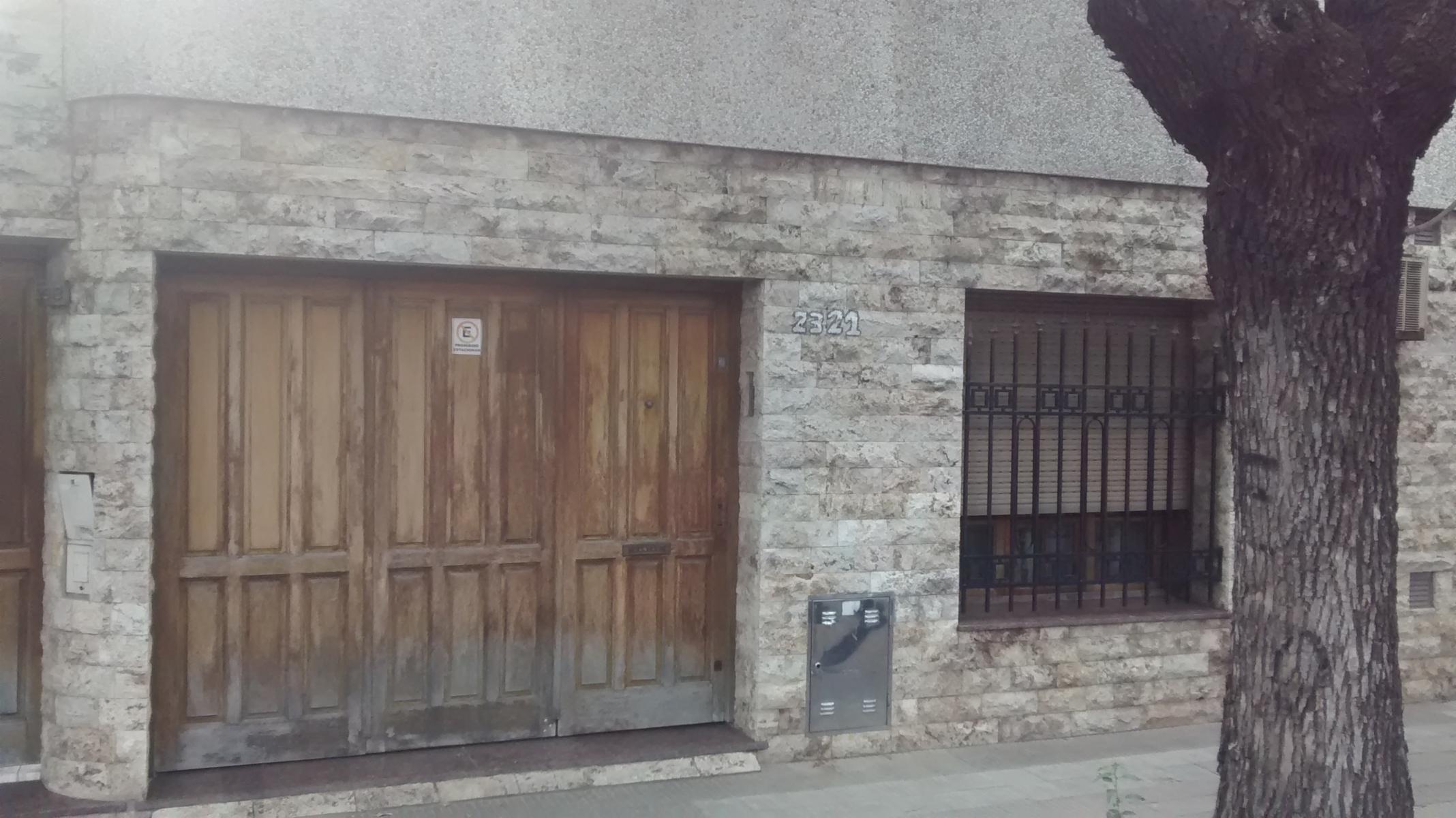CASA DE DOS DORMITORIOS Y DOS BAÑOS