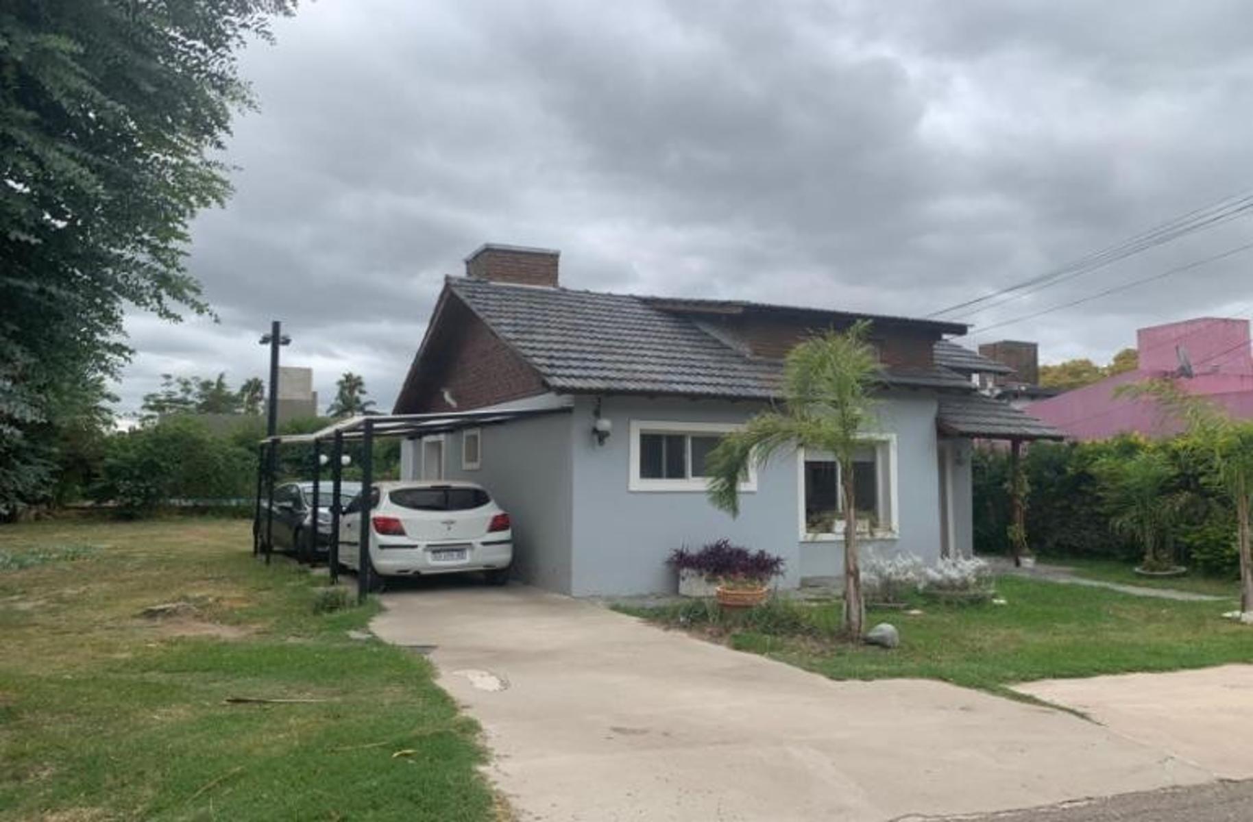 2 CASA EN 2 LOTES CON PILETA