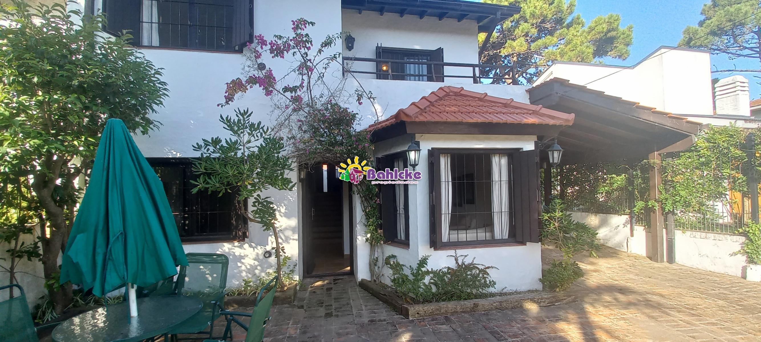 Venta de Amplio Chalet 3 ambientes en P.H. en V. Gesell Norte