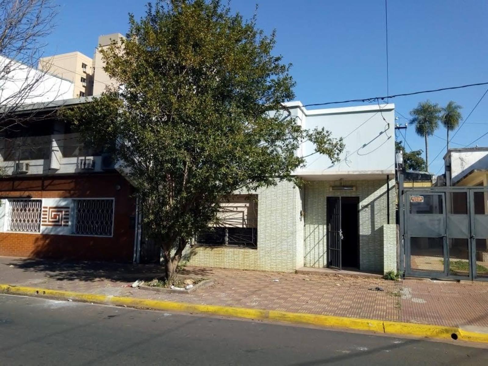 SE VENDE CASA CÉNTRICA IDEAL PARA EDIFICIOS EN POSADAS