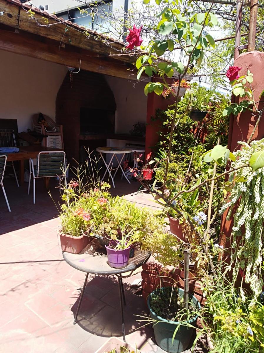 VENTA // CABALLITO - PH 3 amb. en P.B., con PATIO y TERRAZA+QUINCHO. Sup.Total: 104,65m2 - Valor: U$S.120.000.- BAJAS EXPENSAS.