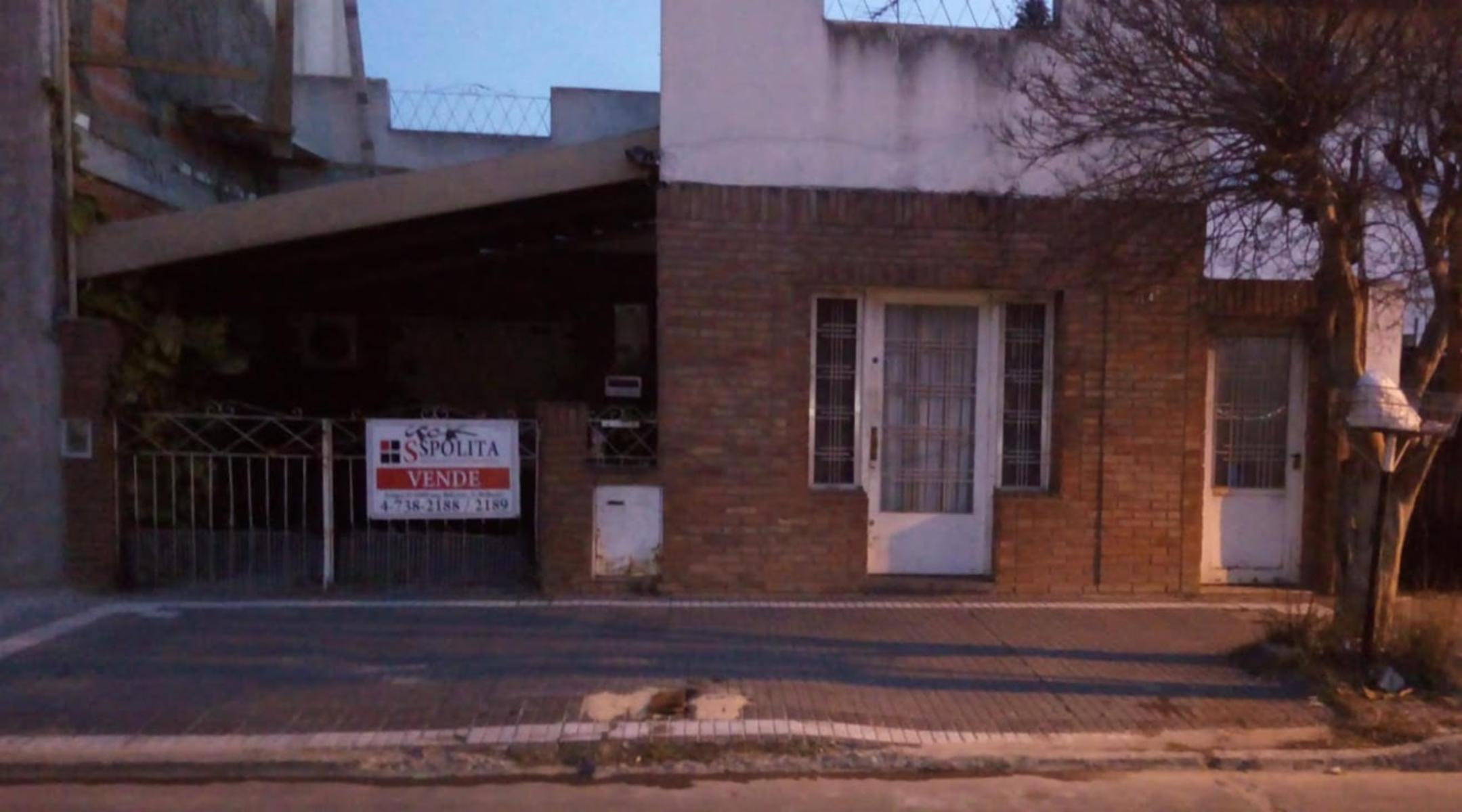 J.L.SUAREZ. NUÑEZ Y AV.  MARQUEZ . CASA 3 AMBIENTES LOTE DE 8.66X35 , 2 DORMITORIOS, LIVING COCINA-COMEDOR, BAÑO, ENTRADA DE AUTO, PATIO, LAVADERO, FDO LIBRE