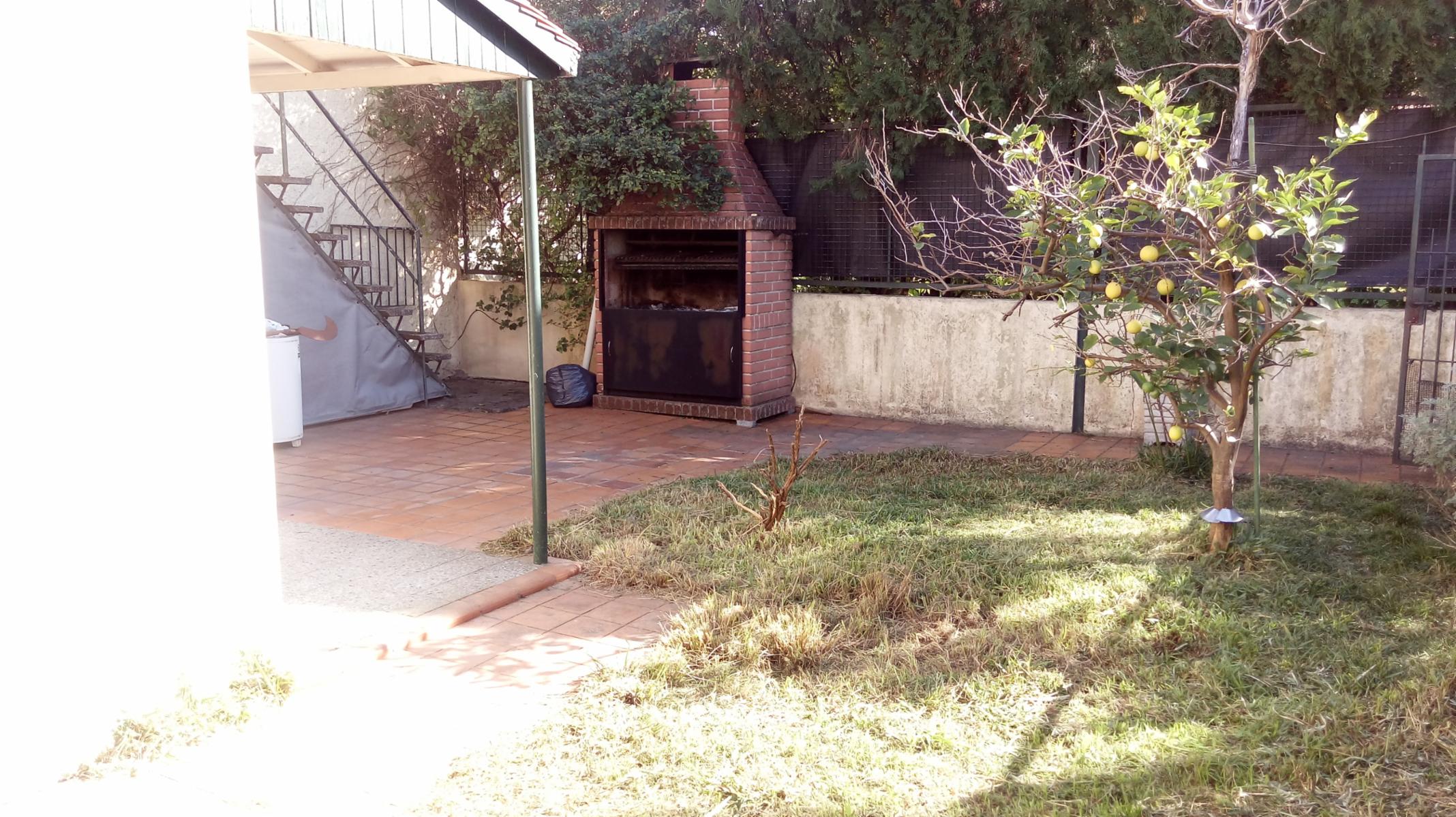 Casa 3 ambientes. 2 dormitorios, cocina-comedor, baño, patio, lavadero, fondo libre