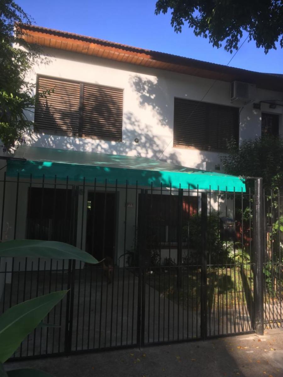 V.ADELINA. C.ARGERICH Y AV. DE MAYO. CASA 3 AMBIENTES, 2 DORMITORIOS , COCINA-COMEDOR, BAÑO,  FONDO LIBRE  Y COCHERA