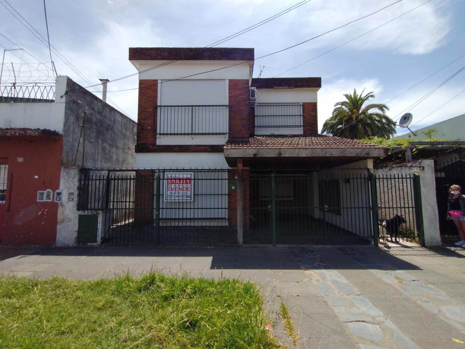 EXCELENTE CASA EN LOTE PROPIO CON 2 HABITACIONES, UN ESCRITORIO, 2 BAÑOS