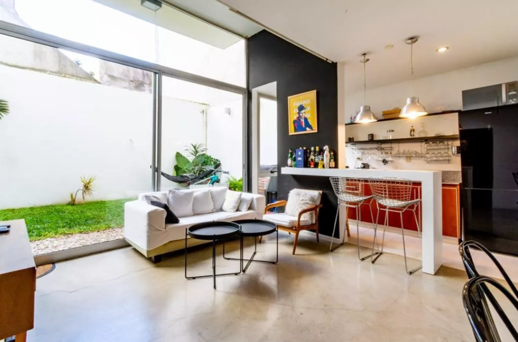 Excelente departamento en Villa Pueyrredon con jardín propio.-