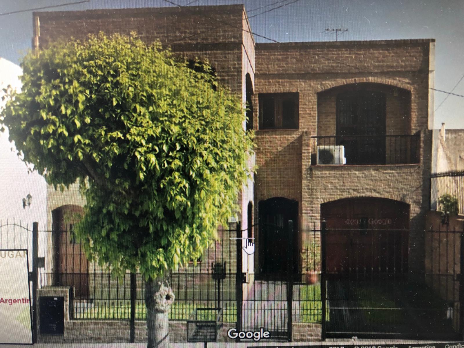 Casa Amplia Lum. 4 amb. Más Dep. c/garaje y jardín