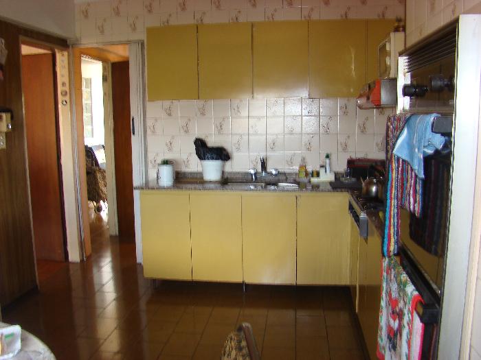 Piso 4 ambientes con dependencia en Plaza de los Virreyes / SUBTE E, bajas expensas y 160 m2