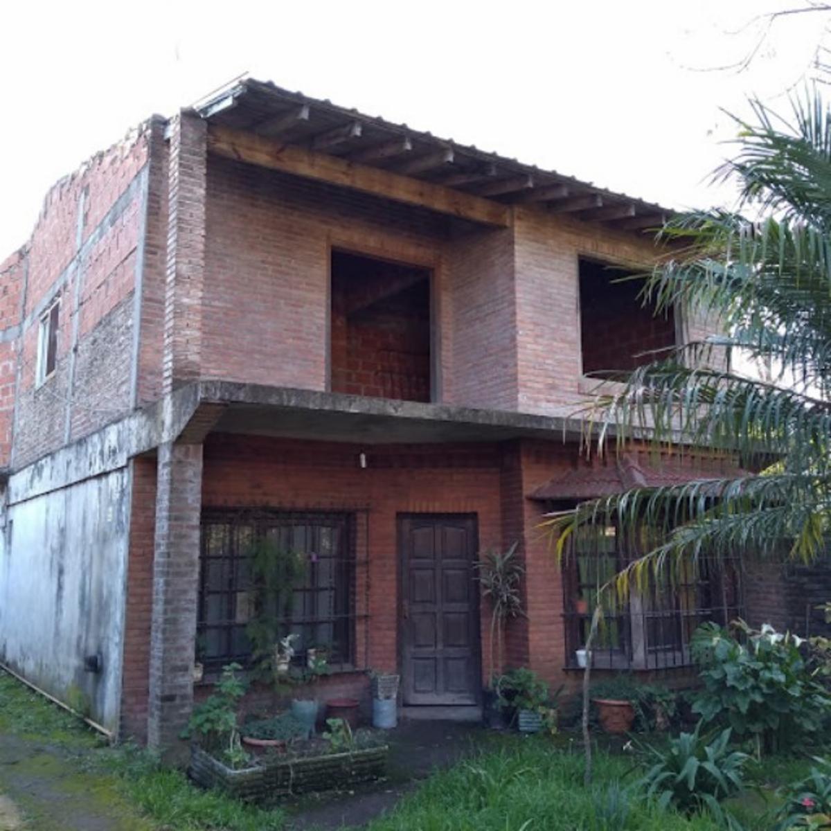 CASA DE DOS PLANTAS DE 200 m2