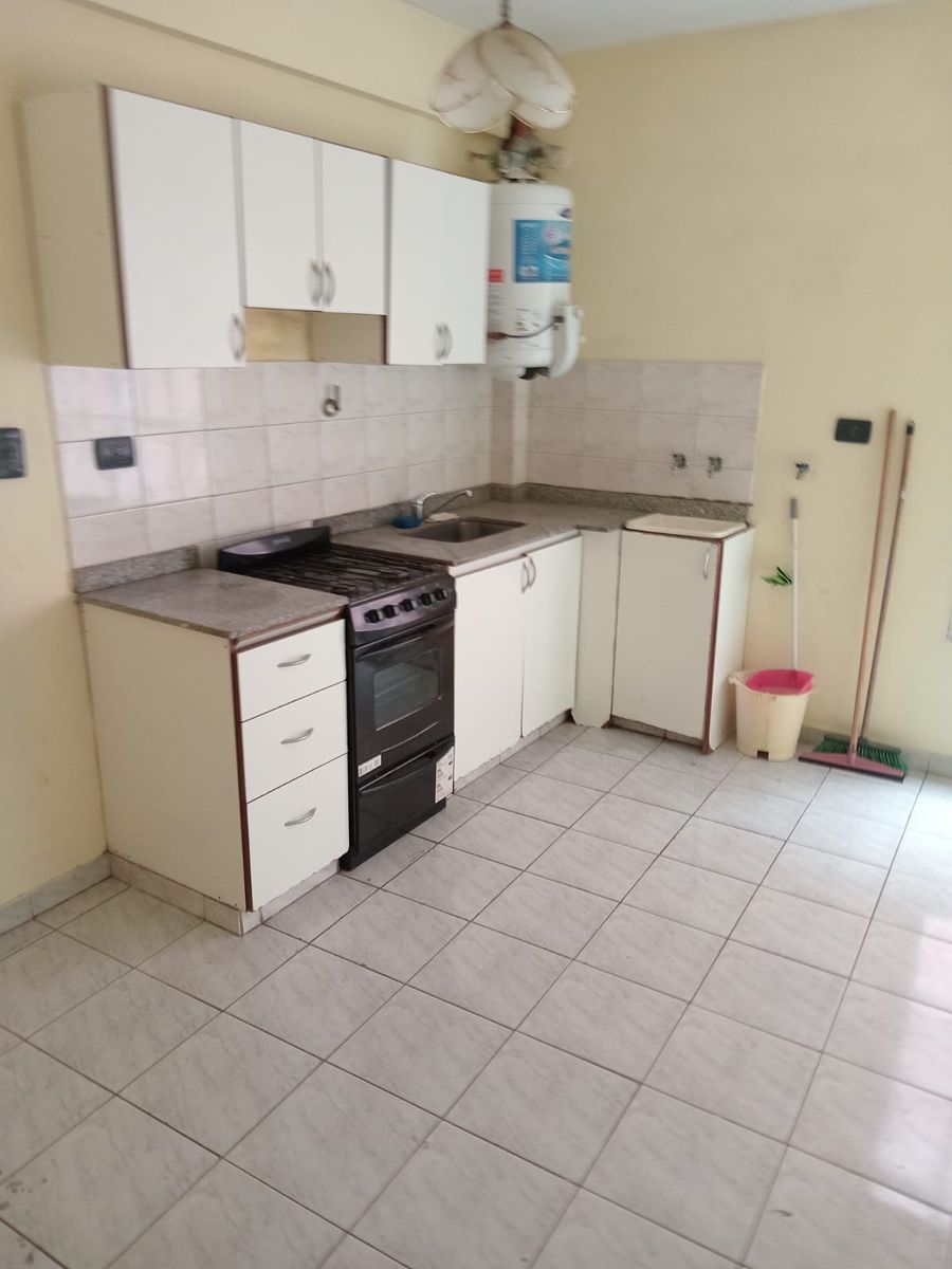 VENTA DEPTO. EN 1º PISO