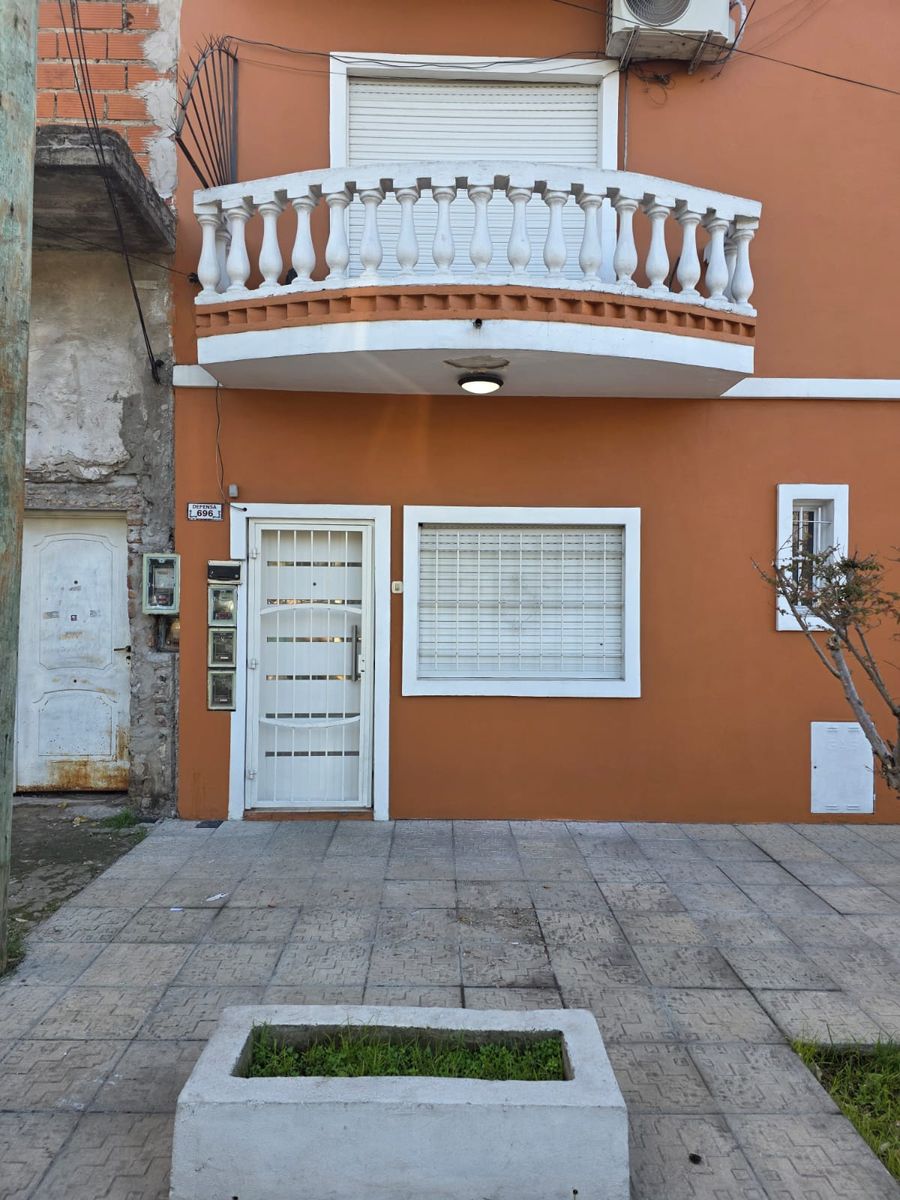 ALQUILER DUPLEX 3 AMBIENTES CON PATIO