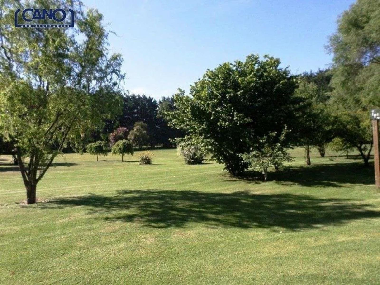 Casa Quinta a 3 cuadras del centro y a 14 del mar. Parque 1500m2