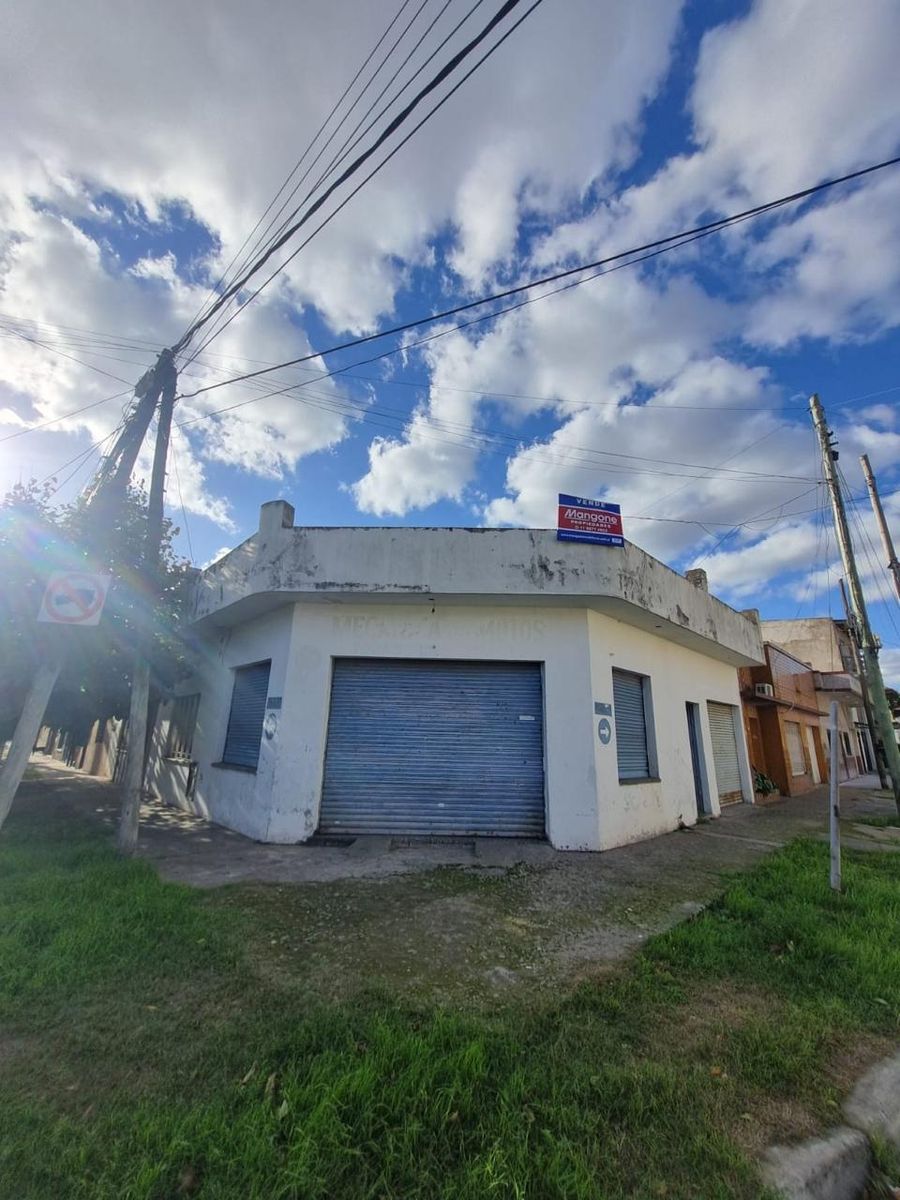 CASA EN ESQUINA 3 AMBIENTES CON TERRAZA