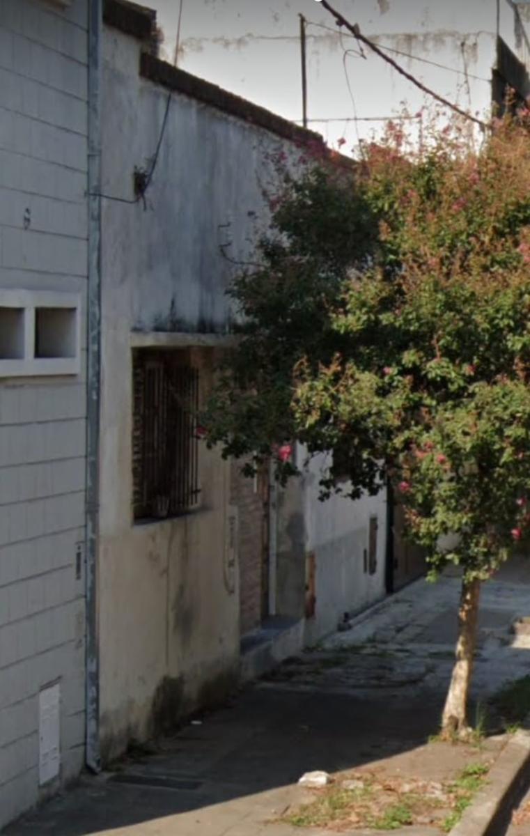 Rosario: Newton 1492 casa de 2 plantas de 3 dormitorios y 1 estar a reciclar 89 m2 cubiertos, Santa Fe, Argentina