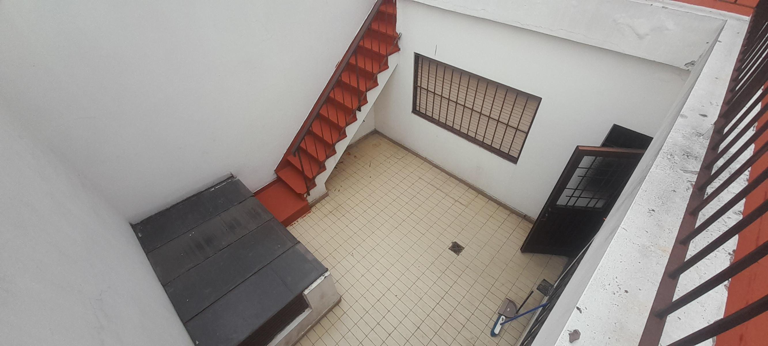 VENTA CASA 5 AMBIENTES BOEDO CON GARAGE/ LOCAL  Y TERRAZA