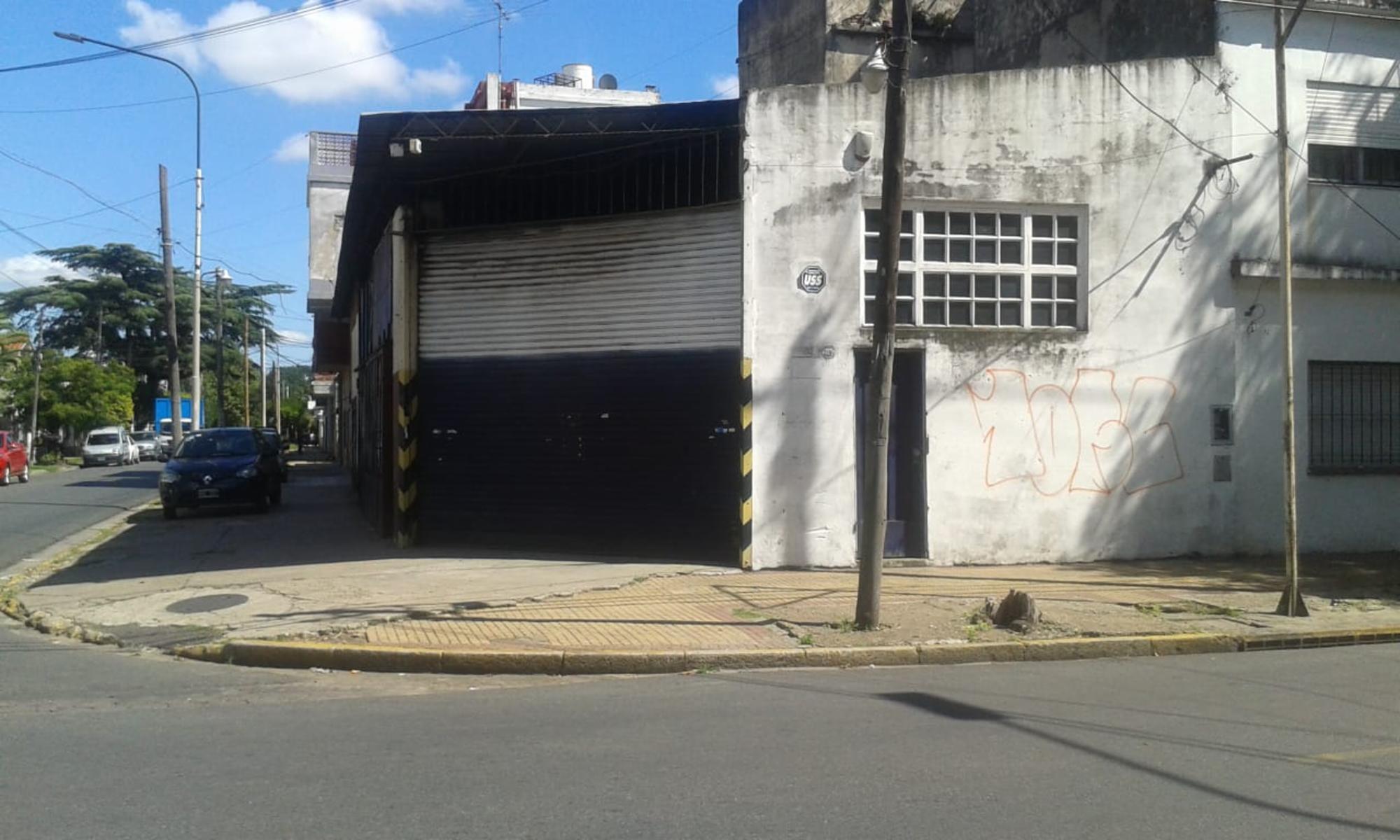 CASEROS-GALPÓN EN VENTA-ESQUINA-SALIDA A DOS CALLES