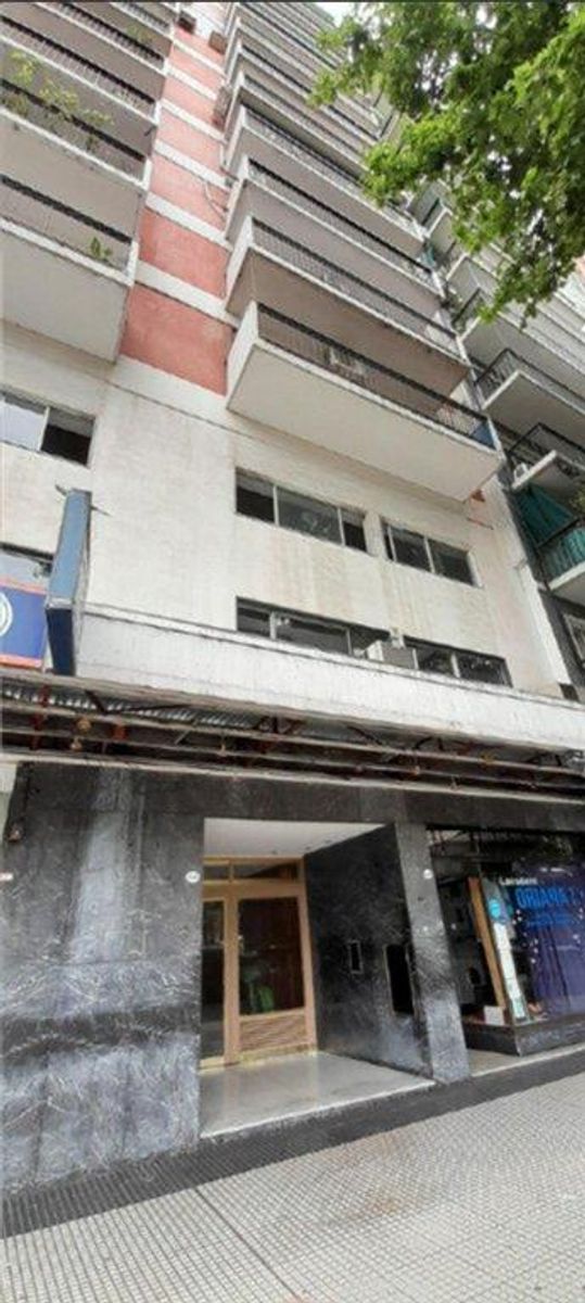 OFICINA HIPOLITO YRIGOYEN 1500 PISO 1- GRAN OPORTUNIDAD-