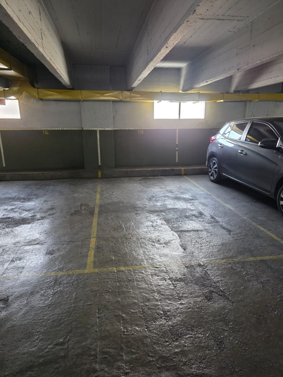 Cochera en 5 piso ubicación-Recoleta