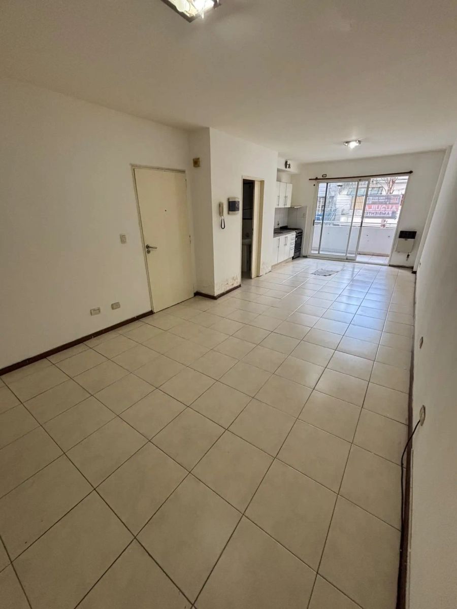 Monoambiente al frente con balcón, Neuquen 1852 a 50 mts de Plaza Irlanda